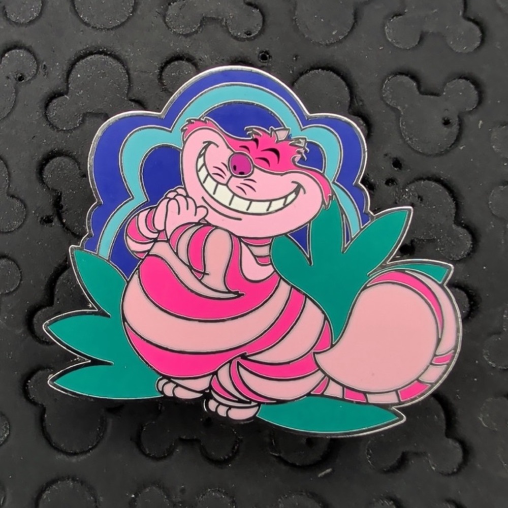 Disney parks Alice in Wonderland Cheshire Cat smiling eyes closed trading pin